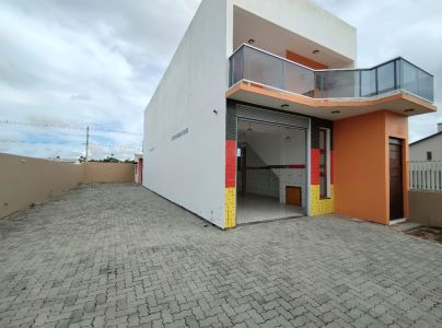 Apartamento com Pr&eacute;dio Comercial no Germani
